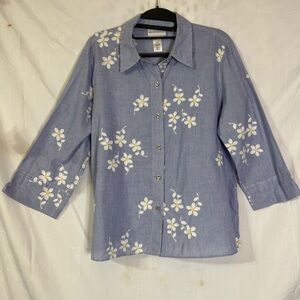 Alfred Dunner Blue Floral embroidered Blouse. PM.        C7